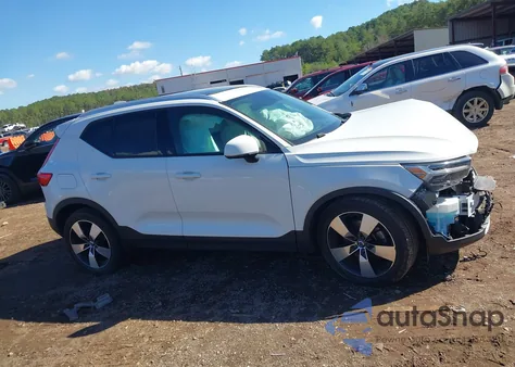 2020 Volvo Xc40 T5 Momentum z USA, uszkodzony, nr VIN YV4162UKXL2187831